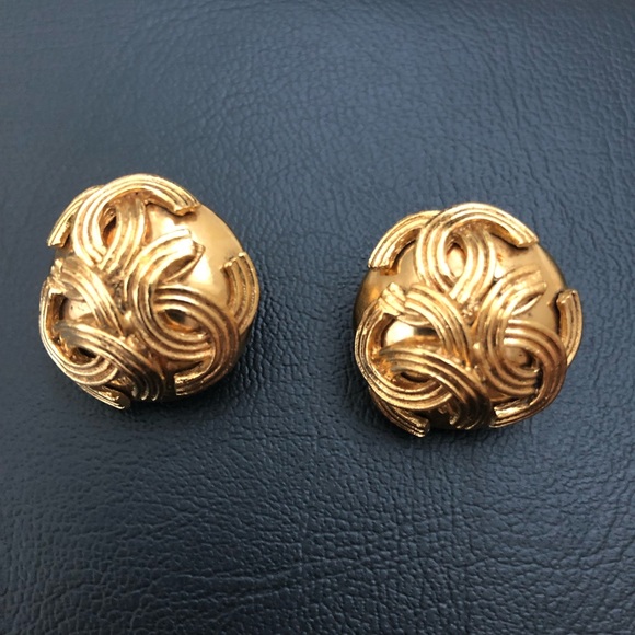 Auth Chanel 24k plated earrings - Picture 2 of 7